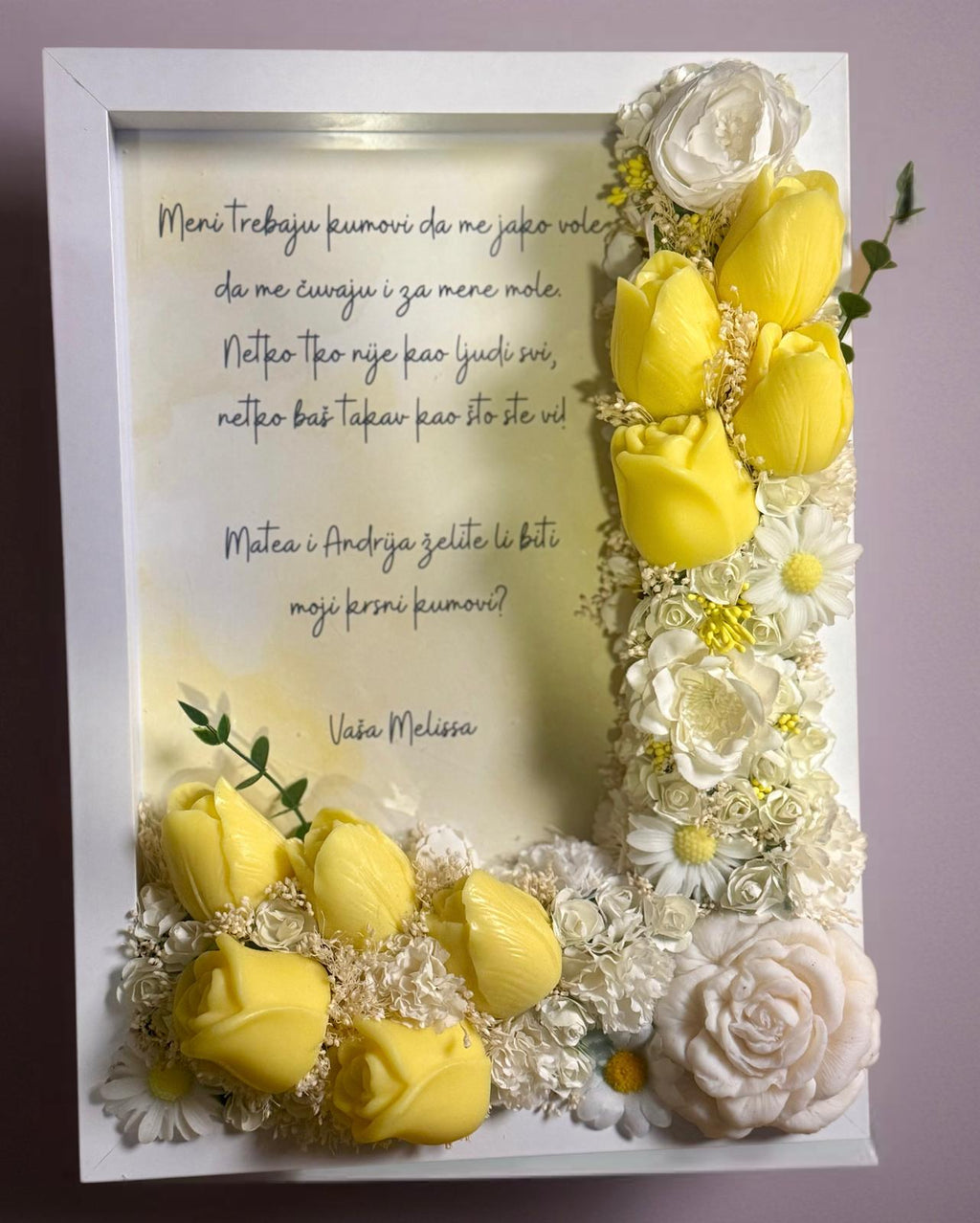 Personalizirani cvjetni okvir s porukom