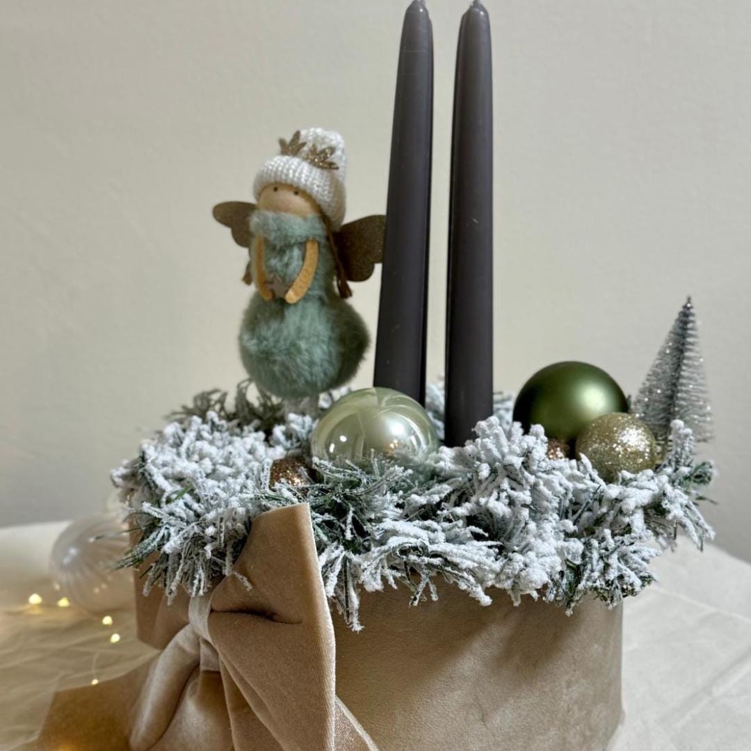 Adventski vijenac s anđelom | ručno izrađena božićna dekoracija