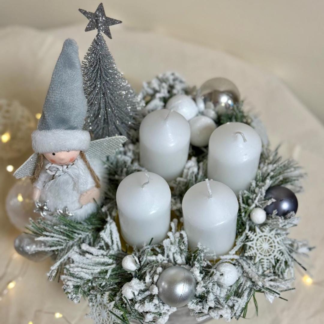 Adventski vijenac s anđelom | bijelo-srebrna božićna dekoracija (ručni rad)