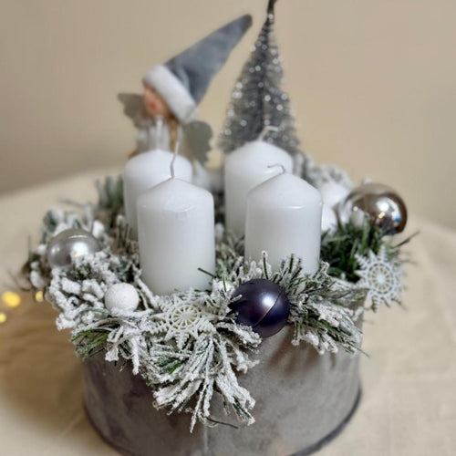 Adventski vijenac s anđelom | bijelo-srebrna božićna dekoracija (ručni rad)